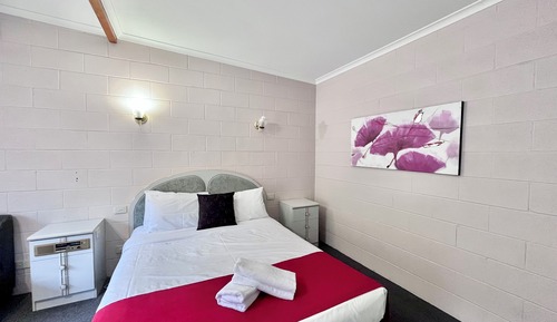 Superior Motel Room with Bath