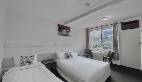 Standard Motel Room for 3 (Queen and Single)