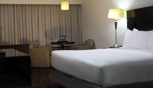 Deluxe Studio, 1 King Bed, Non Smoking