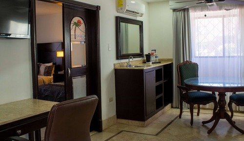 Suite, 2 Queen Beds, Non Smoking