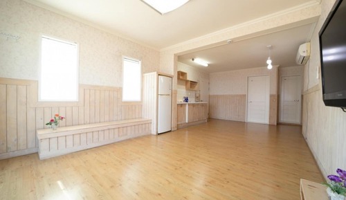 Room (Room A 102 (1 room bed room))