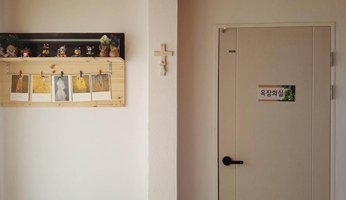 Room (Birch Tree Daylily Painting (Duplex))