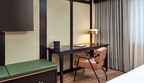 City Room, 1 King Bed, City View