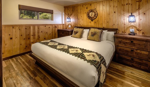 Family Apartment, Ensuite, Lake View (Pet-Friendly 1 Bedroom)