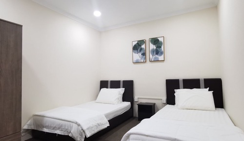 Twin Room, Shared Bathroom