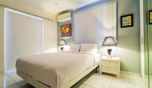 Villa (6 Bedrooms)