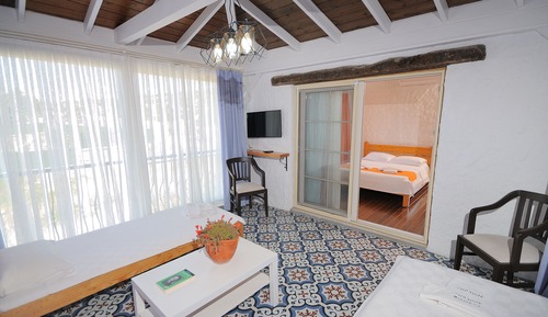 Deluxe Quadruple Room