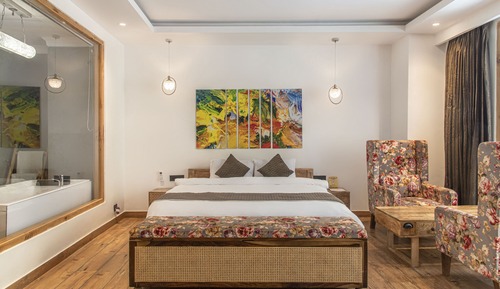 Premier Room, Bathtub, River View