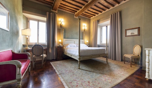 Signature Room
