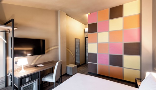 Comfort Room, Multiple Beds