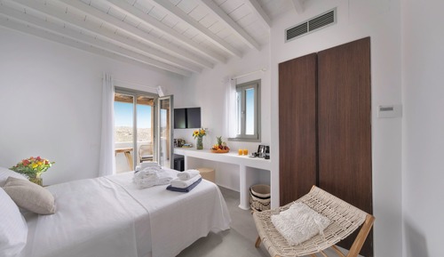 Executive Suites with Private Pool & Jacuzzi