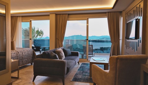 Deluxe Suite, 1 Bedroom, Jetted Tub, Sea View