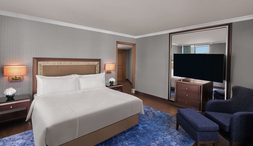 Deluxe Room, 1 King Bed, City View