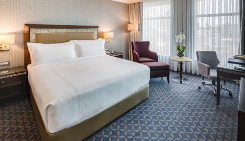 Executive Room, 1 King Bed, City View
