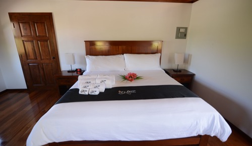Deluxe Single Room, 1 King Bed, Pool View