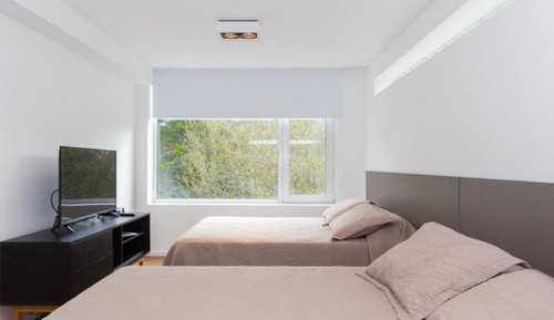 Deluxe Studio, 2 Queen Beds, Mountain View