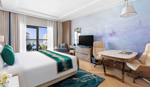 Luxury Suite Sea View King Bed with Sofa Bed and Club Lounge Access