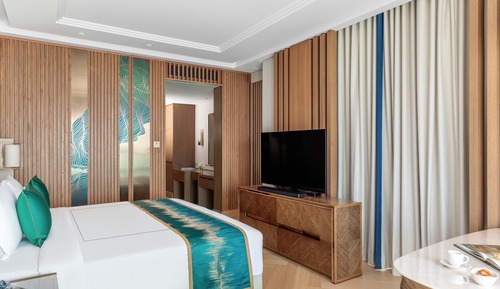 Two Bedroom Grand Luxury Suite Sea View with Club Lounge Access