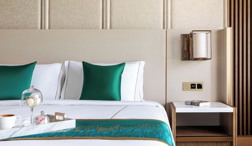 Luxury Suite Palm Sea View King Bed with Sofa Bed and Club Lounge Access