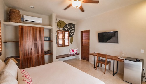 Room, 1 King Bed, Pool View