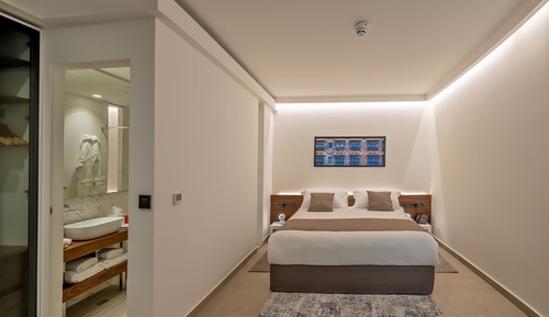 Courtyard King Suite