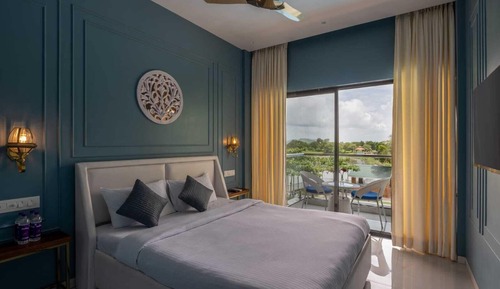 Executive Backyard Room