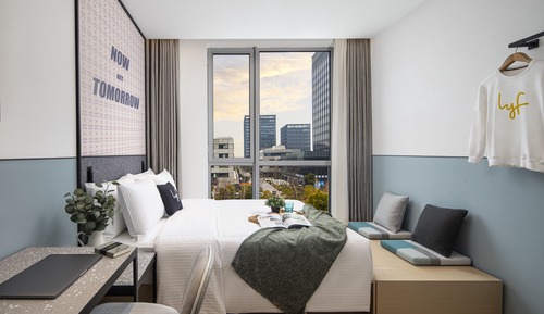 Comfort Room (Two of a Kind)