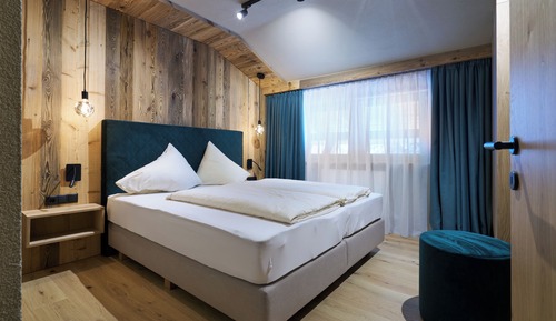 Luxury Condo, 2 Bedrooms, Balcony