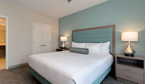 Suite, 1 King Bed, Accessible, Bathtub