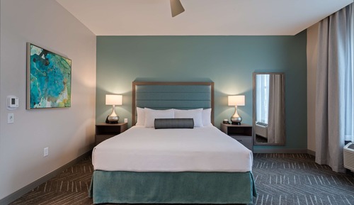 Studio, 1 King Bed, Accessible