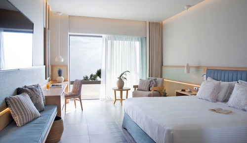 Deluxe Room Seafront Private Pool