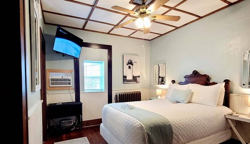 Double Room, 1 Queen Bed