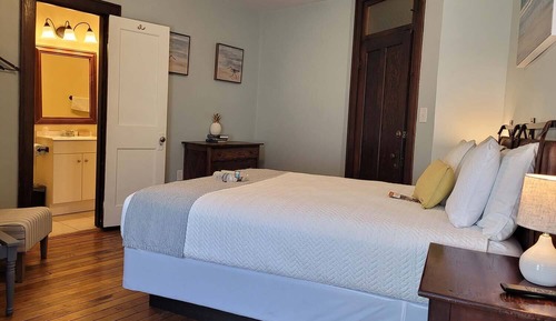 Double Room, 1 Queen Bed