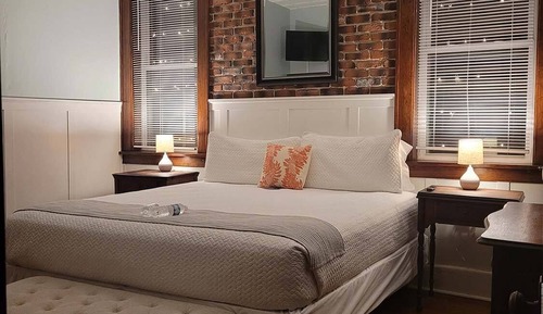 Double Room, 1 King Bed