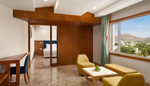 1 King Bed, Executive Suite
