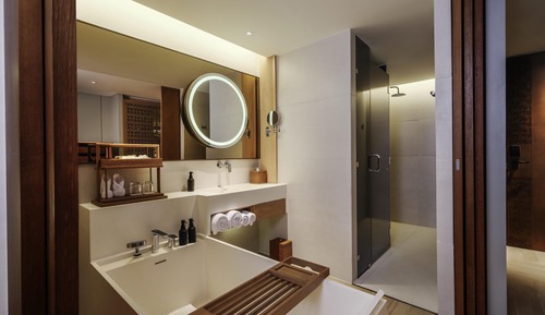 Deluxe Room, 1 King Bed, Balcony, Garden Area