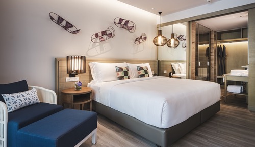 Deluxe Corner Room