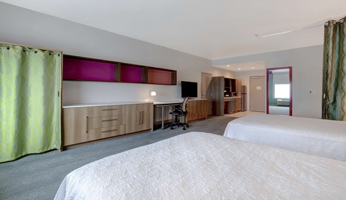 Studio, 2 Queen Beds, Accessible (Mobility & Hearing, Roll-in Shower)