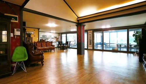 Room (Morning by the river (Unshared House )