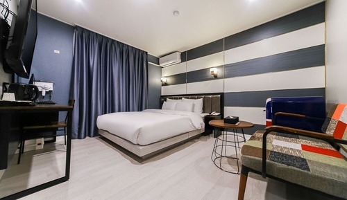 Room (VIP + breakfast + valet (Netflix YouT)