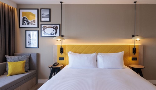 Deluxe Room, 1 King Bed with Sofa bed