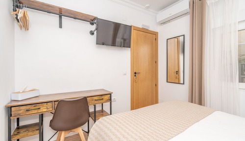 Double Room, Private Bathroom, Courtyard View (Habitación 5)