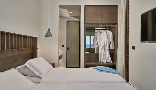 The Elite Suite, 3 Bedrooms, Private Pool and Outdoor Hot Tub