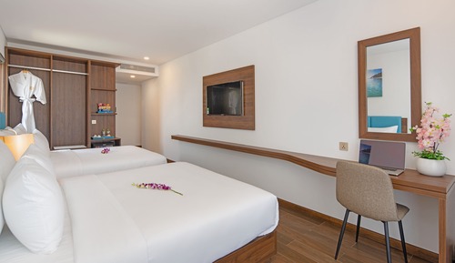 Deluxe Twin Room, Partial City and River View