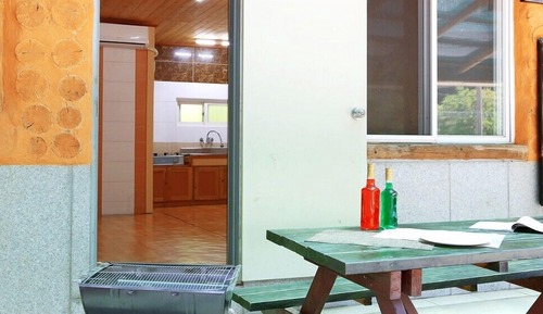 Room (Studio 2)