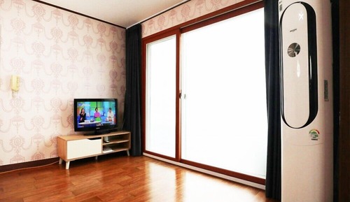 Room (301)