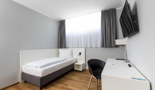 Hostel Single Room with shared Bathroom