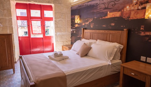 Deluxe Double Room (2)
