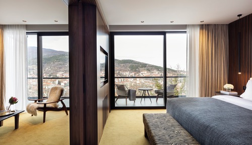 Suite (The Lynx)