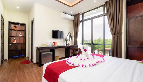 Deluxe Double or Twin Room, 1 King Bed, Balcony, River View